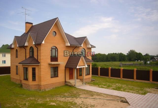 Кирпичный дом в деревне Москва