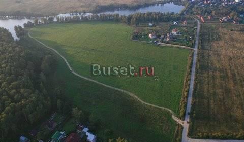 Участок в 45 км от МКАД,на берегу озера,рядом лес Москва