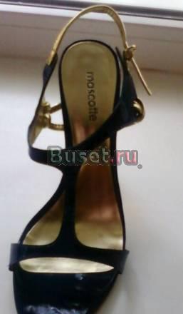 Босоножки лаковые фирмы "  Маскот", цвет синий Уфа