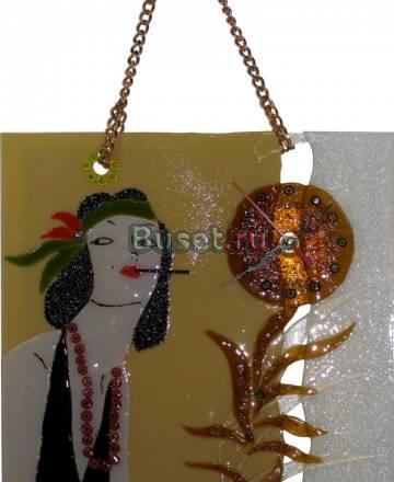 Часы настенные "Роковая женщина", фьюзинг  Ростов-на-Дону