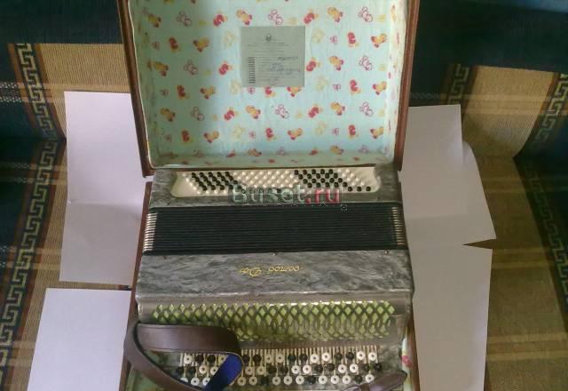 Старый баян в футляре Москва