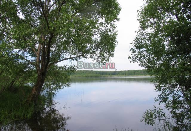 Дом в деревне, у берега озера 100 км. Горьков. ш Москва