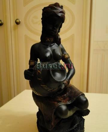 Статуэтка африканки с кувшином Москва