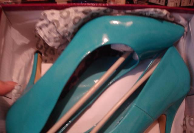 Потрясающего цвета лаковыне туфли Москва