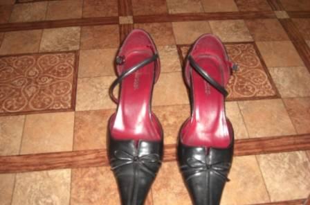 Распродаю обувь очень в хорошем состоянии Москва