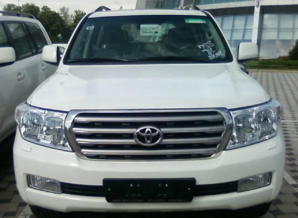 Toyota Land Cruiser 200(в наличии) цвет белый Москва