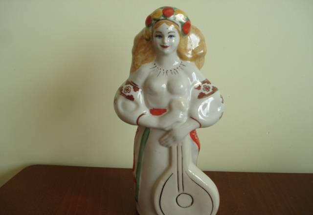 Статуэтка Девушка с бандурой. Киев. в идеале Москва