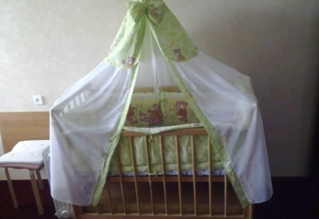 Продаю кроватку с комодом и аксессуары Дзержинский