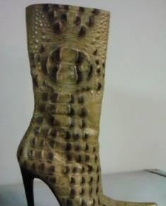 Женские короткие сапоги из крокодиловой кожи  Москва