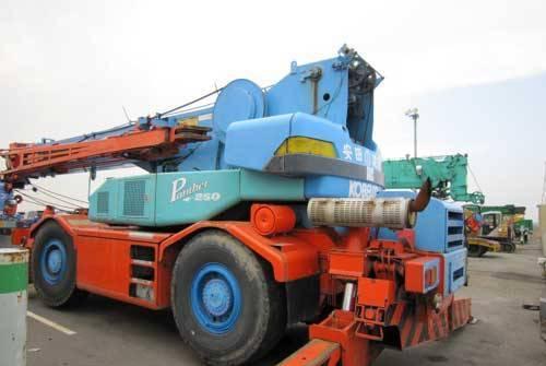 Японский экскаватор komatsu PC200-8N1 2007 г Владивосток