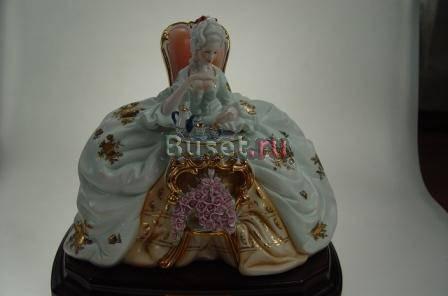 Статуэтка девушки Москва