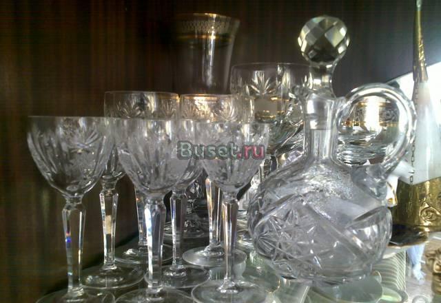 Хрустальные бокалы и графинчик Москва
