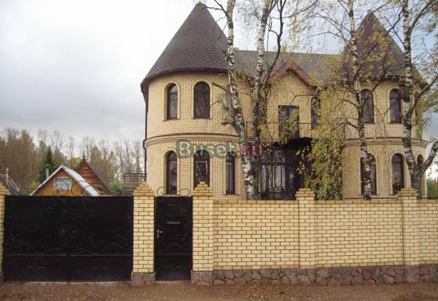 Особняк у реки между Москвой и СПб Москва