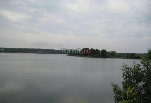 Участок 21 сотка на берегу озера (55 км) Москва