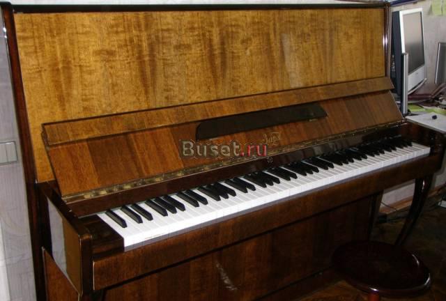 Пианино  "Заря" с тремя педалями Москва