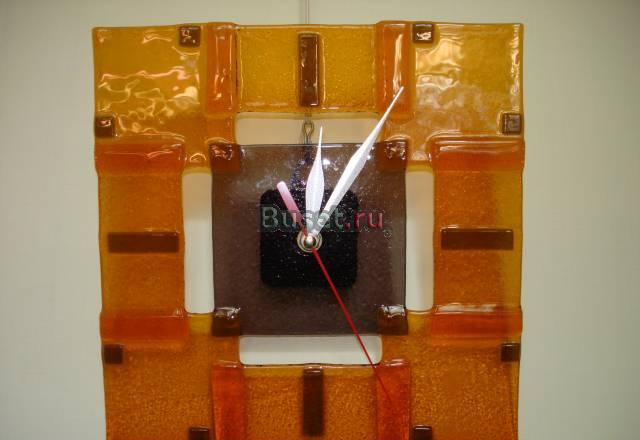 Часы из стекла в подарочной коробке Москва