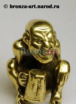 Чертик с кружкой - статуэтка из бронзы Москва