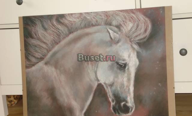 Белый конь Москва