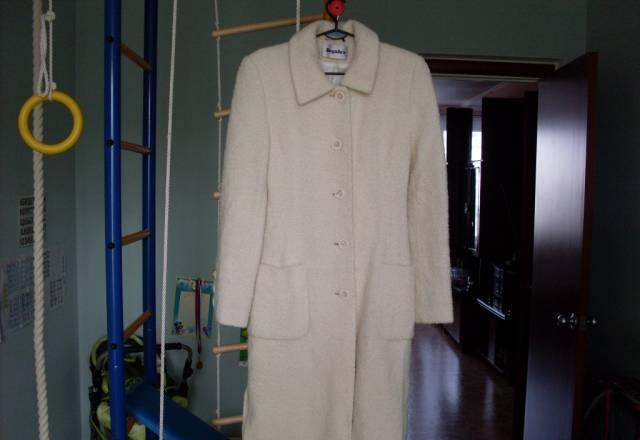 Демисез. пальто р.44 Москва