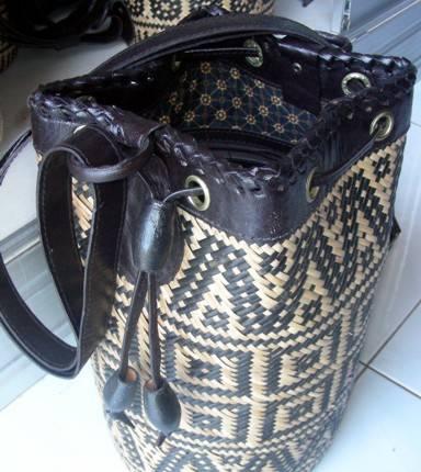 Эко сумка-рюкзак из растительного материала и кожи Москва