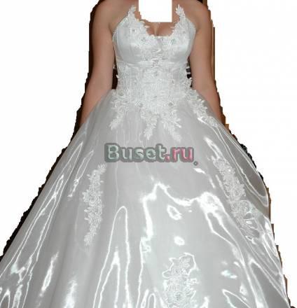 Свадебное платье белого цвета,фата, перчатки Саратов