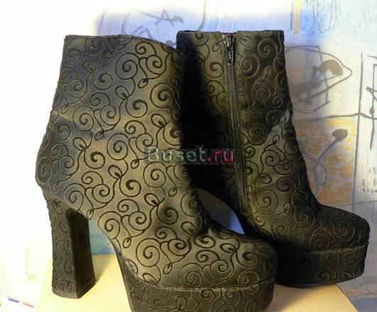 Красивые полусапожки с узором Санкт-Петербург