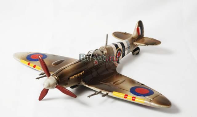 Коллекционная модель самолёта Spitfire Москва