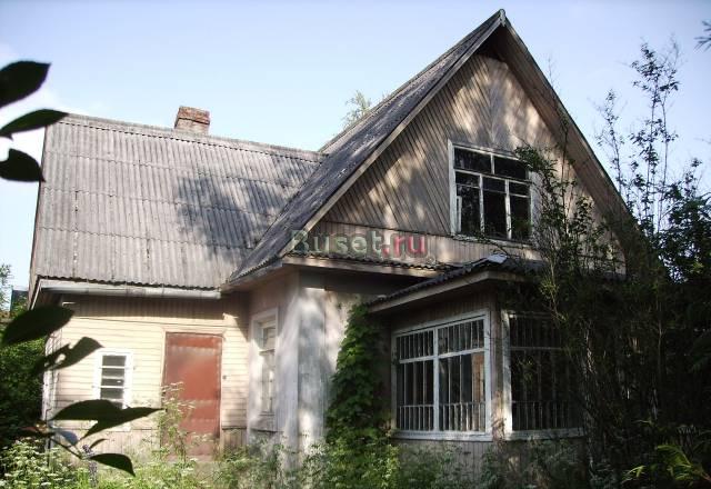Дом с участком у озера в п.Володаркий спб Санкт-Петербург