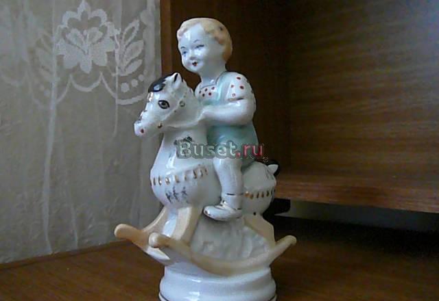 Фарфоровая  статуэтка Москва