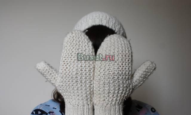 Комплект из вязанной шапки и вязанных варюшек Москва