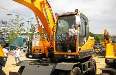 Корейский колесный экскаватор Hyundai Robex 140W Владивосток