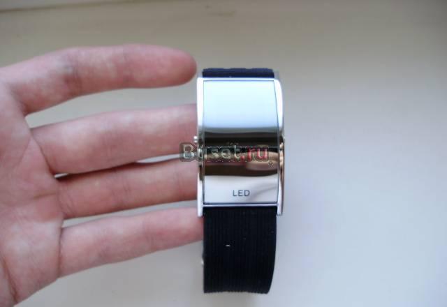 Часы с зеркальным дисплеем Москва