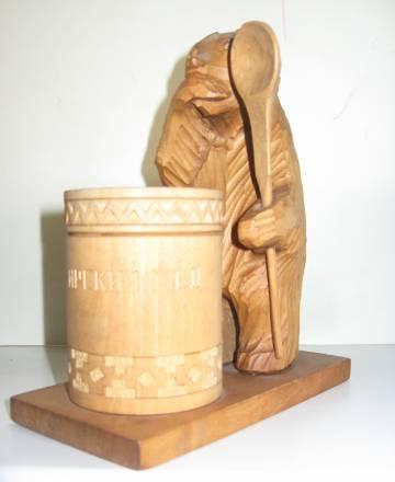 Медведь с бочкой меда Москва