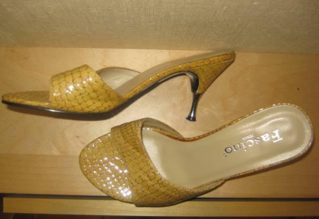 Шлепки туфли танкетка на выбор  39 Москва