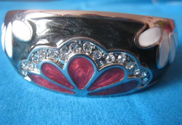 Браслет с эмалью и стразами. Бижутерия Москва