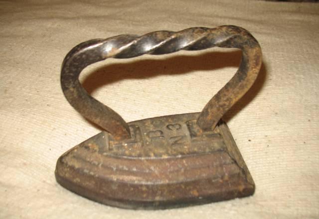 Утюг вечный чугунный литой Санкт-Петербург