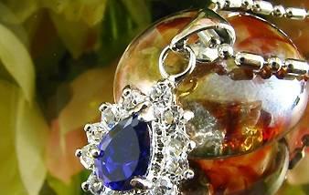 Элегантный кулон с аметистом и топазами Москва