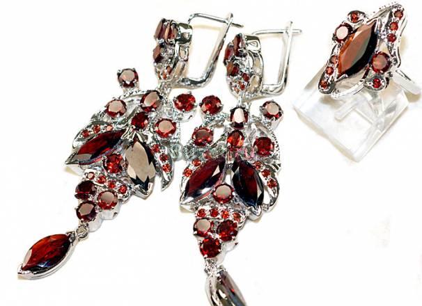 Самые роскошные серьги и кольцо. Гранаты, серебро Москва