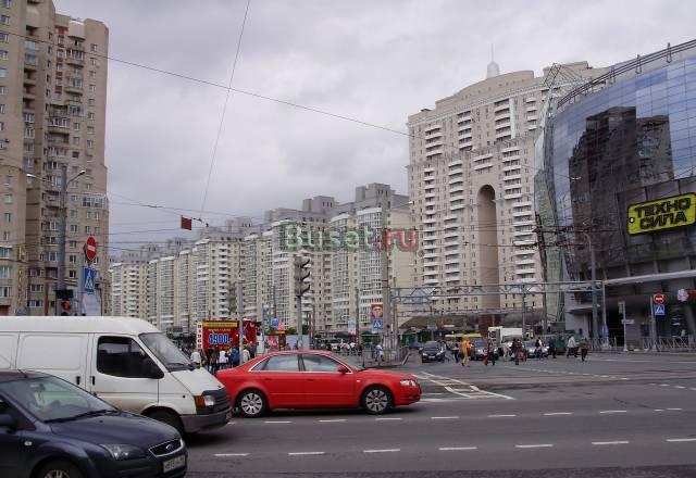 Сдам кв-ру у метро Комендантский пр Санкт-Петербург