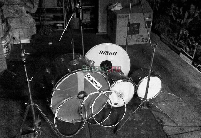 Стойка микрофонная и педаль для бас-бочки Москва