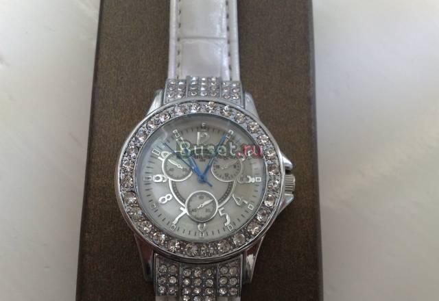 Женские часы украшенные камнями Москва