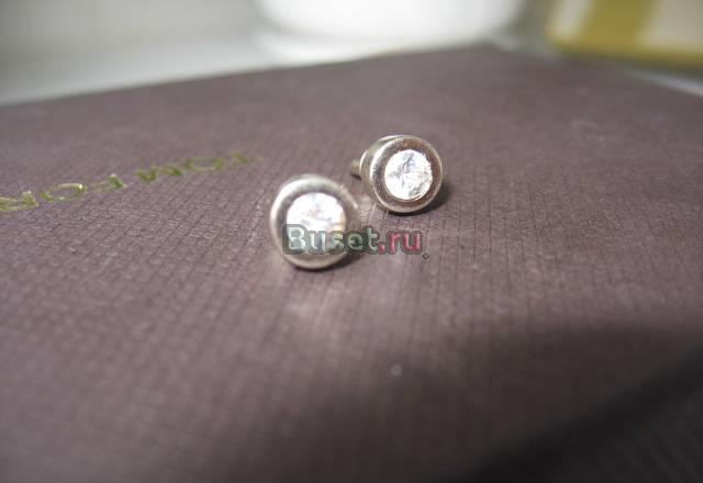Серьги-пусеты из белого золота с белым сапфиром Москва