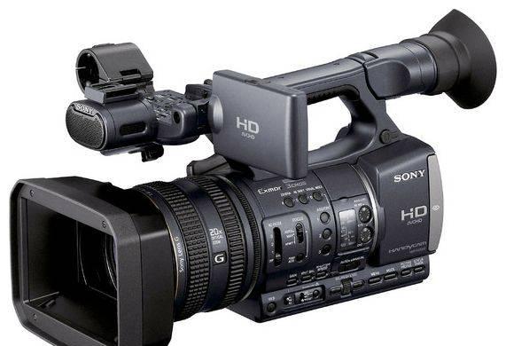 Продам видеокамеру Sony AX2000 - новая Москва