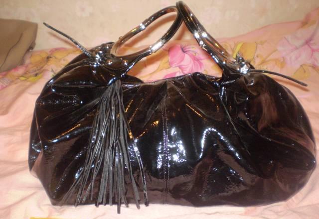 Симпотичная лаковая сумочка Москва