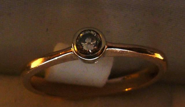 Кольцо с брильянтом Москва