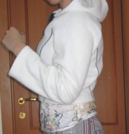 Толстовка белая с капюшоном Москва