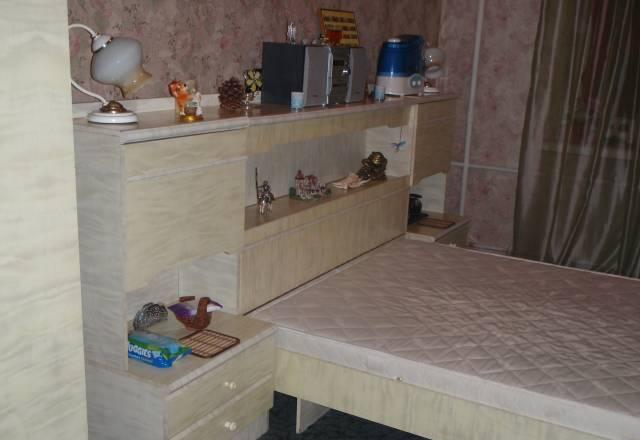 Спальня (кровать,комод,тумбочки,шкафчики), машина Москва