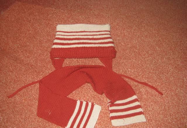 Шапка с шарфиком Москва