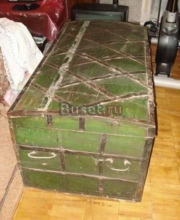Продаю старинный сундук. 19 век. Дерево, ковка, чеканка. Москва