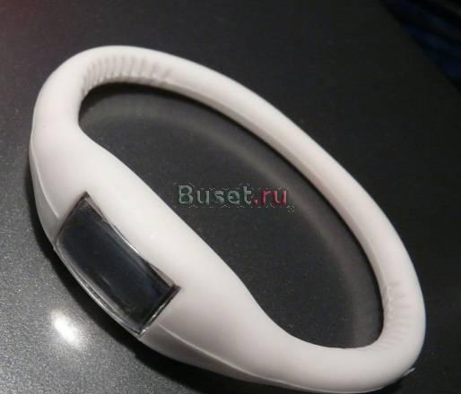 Электронные часы на белом силиконовом браслете Москва